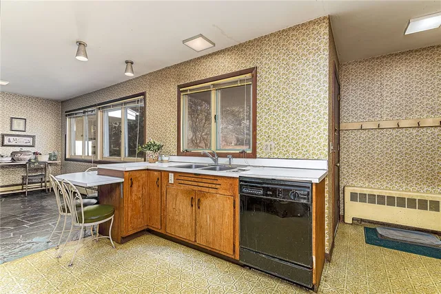 $950,000 | 160 Oakwoods Drive, South Kingstown, RI 02879