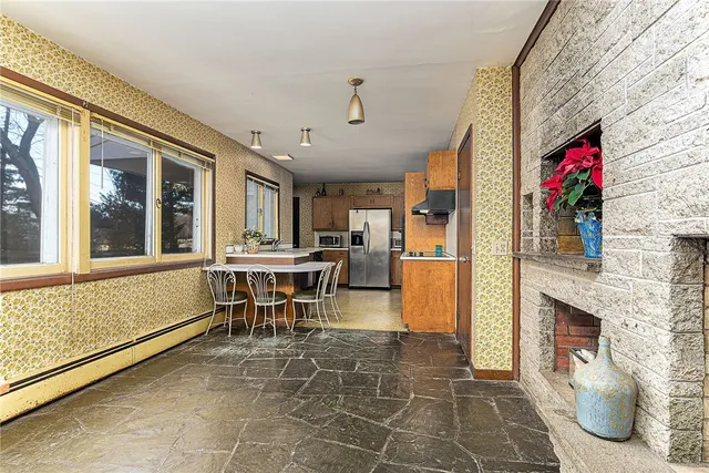 $950,000 | 160 Oakwoods Drive, South Kingstown, RI 02879