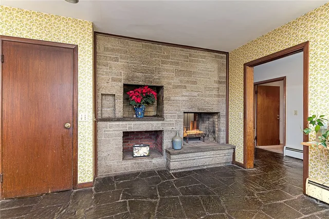 $950,000 | 160 Oakwoods Drive, South Kingstown, RI 02879