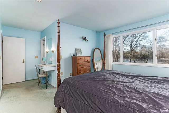 $950,000 | 160 Oakwoods Drive, South Kingstown, RI 02879