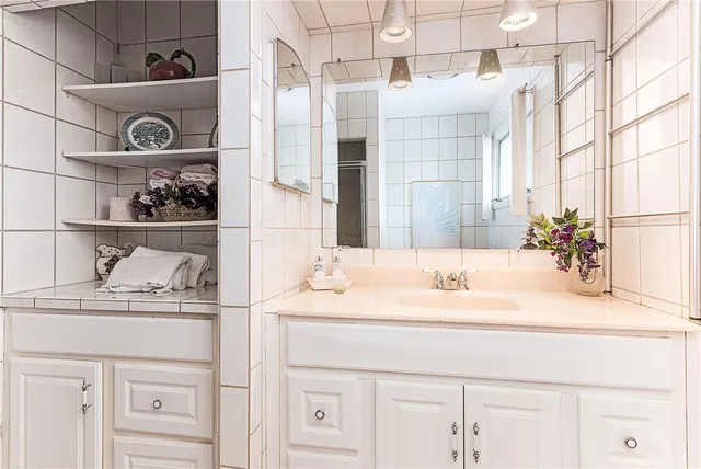 $950,000 | 160 Oakwoods Drive, South Kingstown, RI 02879