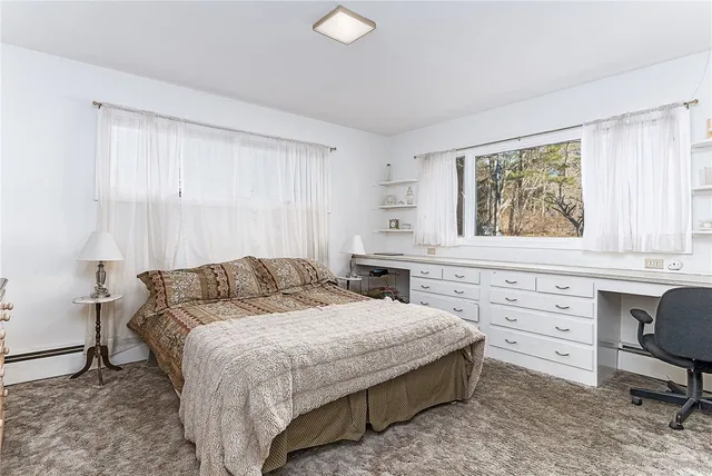 $950,000 | 160 Oakwoods Drive, South Kingstown, RI 02879