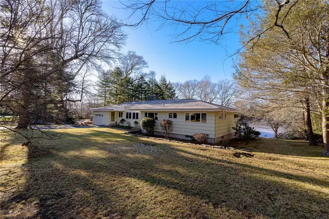 $950,000 | 160 Oakwoods Drive, South Kingstown, RI 02879