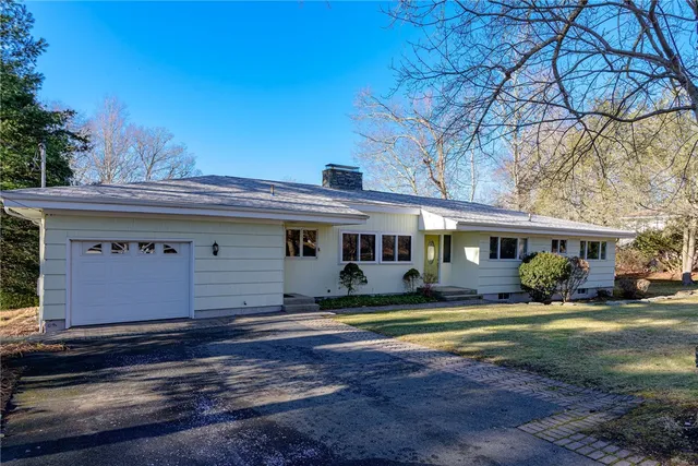 $950,000 | 160 Oakwoods Drive, South Kingstown, RI 02879