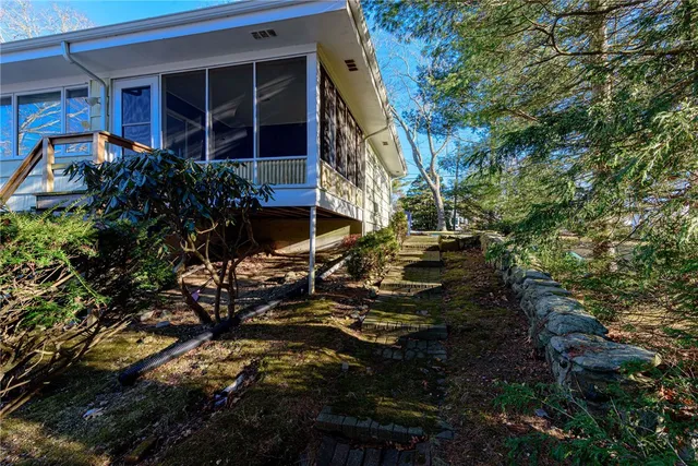 $950,000 | 160 Oakwoods Drive, South Kingstown, RI 02879