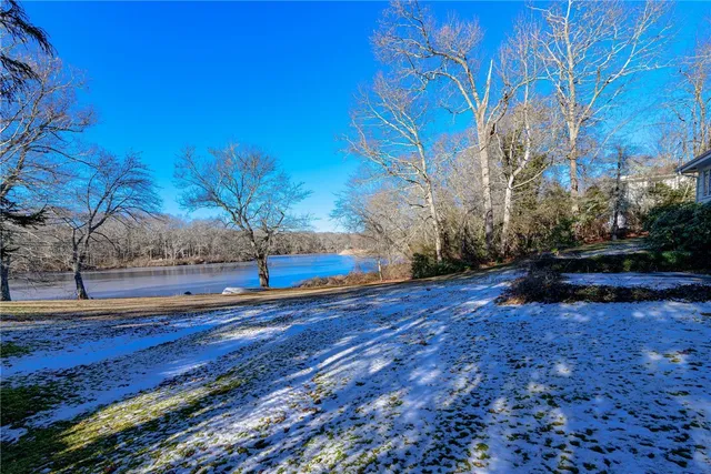 $950,000 | 160 Oakwoods Drive, South Kingstown, RI 02879