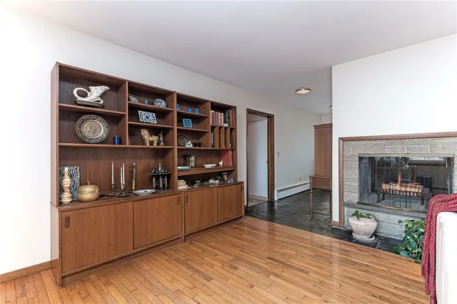 $950,000 | 160 Oakwoods Drive, South Kingstown, RI 02879