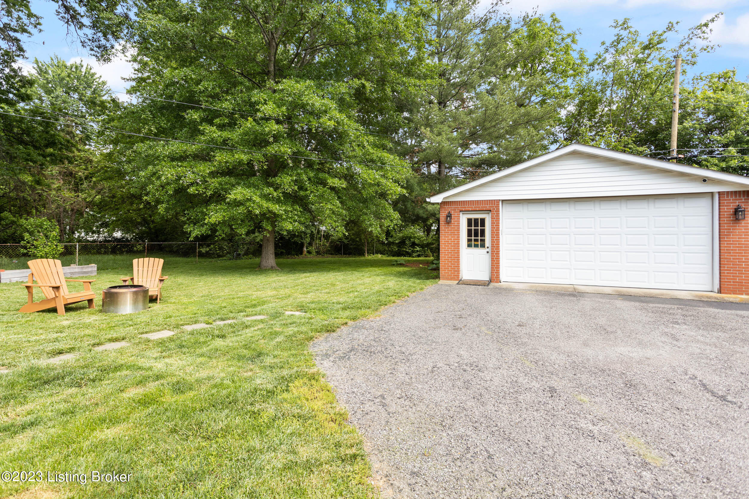 7212 Woolrich Road Louisville, KY 40222 - Photo 4 of 26 7212 Woolrich Rd-06