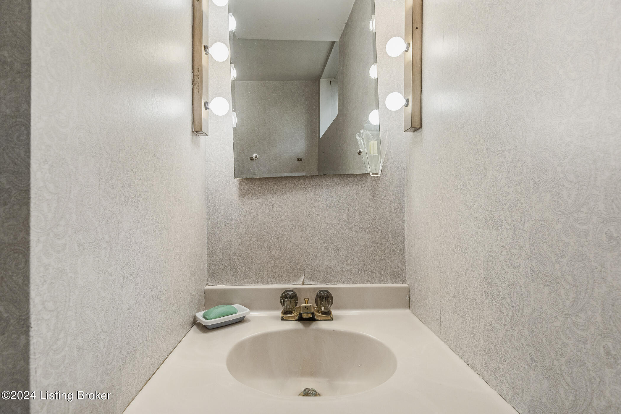 7306 Rutledge Road Louisville, KY 40258 - Photo 43 of 46 2nd bath