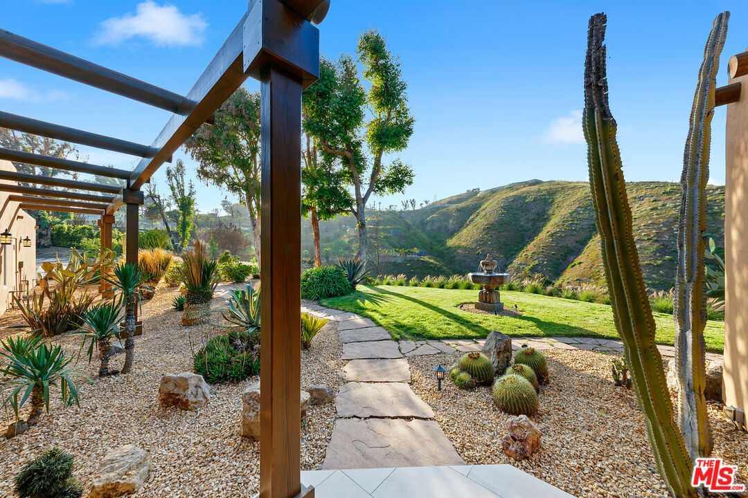 3240 Sumac Ridge Road Malibu, CA 90265 - Photo 12 of 48