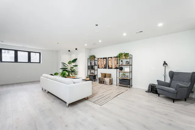 $625,000 | 2135 West Cermak Road, Unit 1N, Chicago, IL 60608