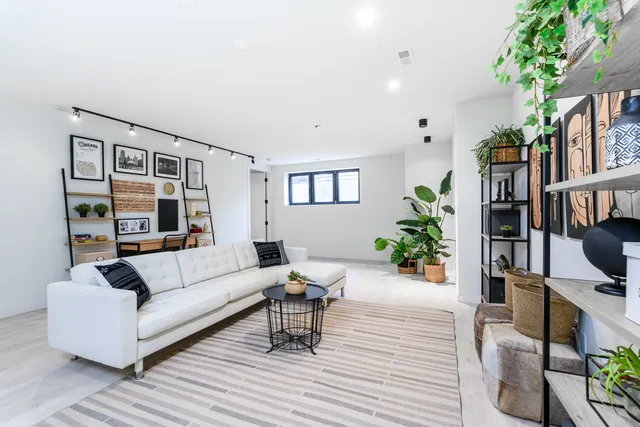 $625,000 | 2135 West Cermak Road, Unit 1N, Chicago, IL 60608