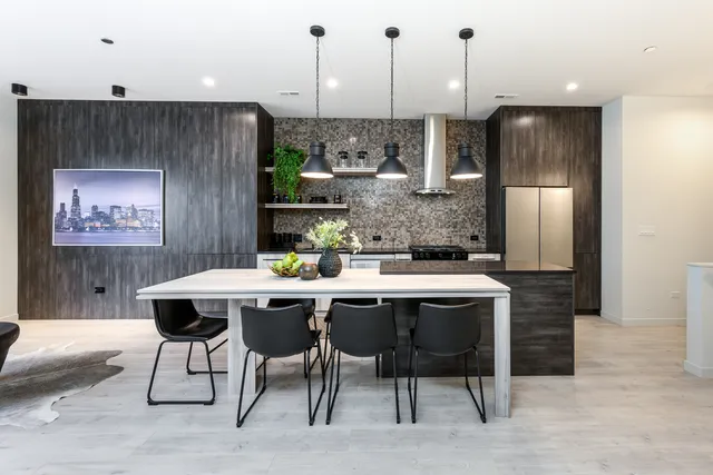 $625,000 | 2135 West Cermak Road, Unit 1N, Chicago, IL 60608