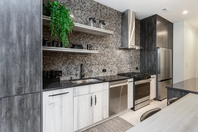 $625,000 | 2135 West Cermak Road, Unit 1N, Chicago, IL 60608