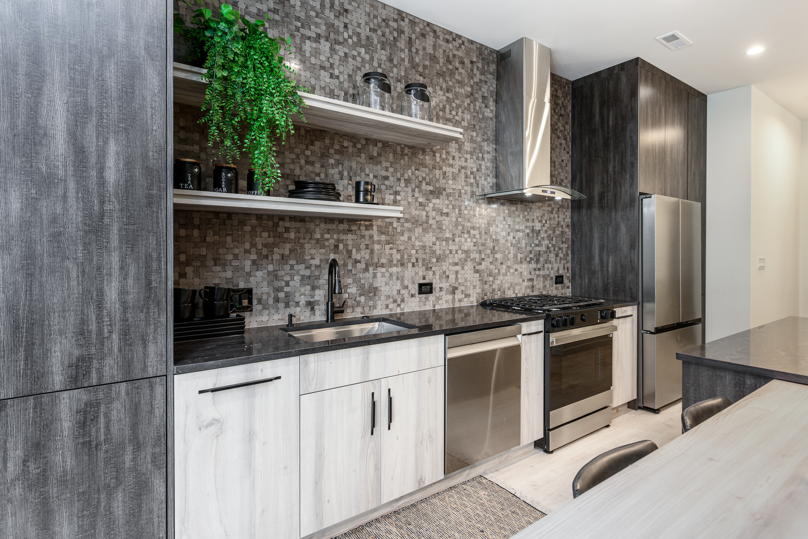 2135 West Cermak Road, Unit 1N Chicago, IL 60608 - Photo 5 of 20