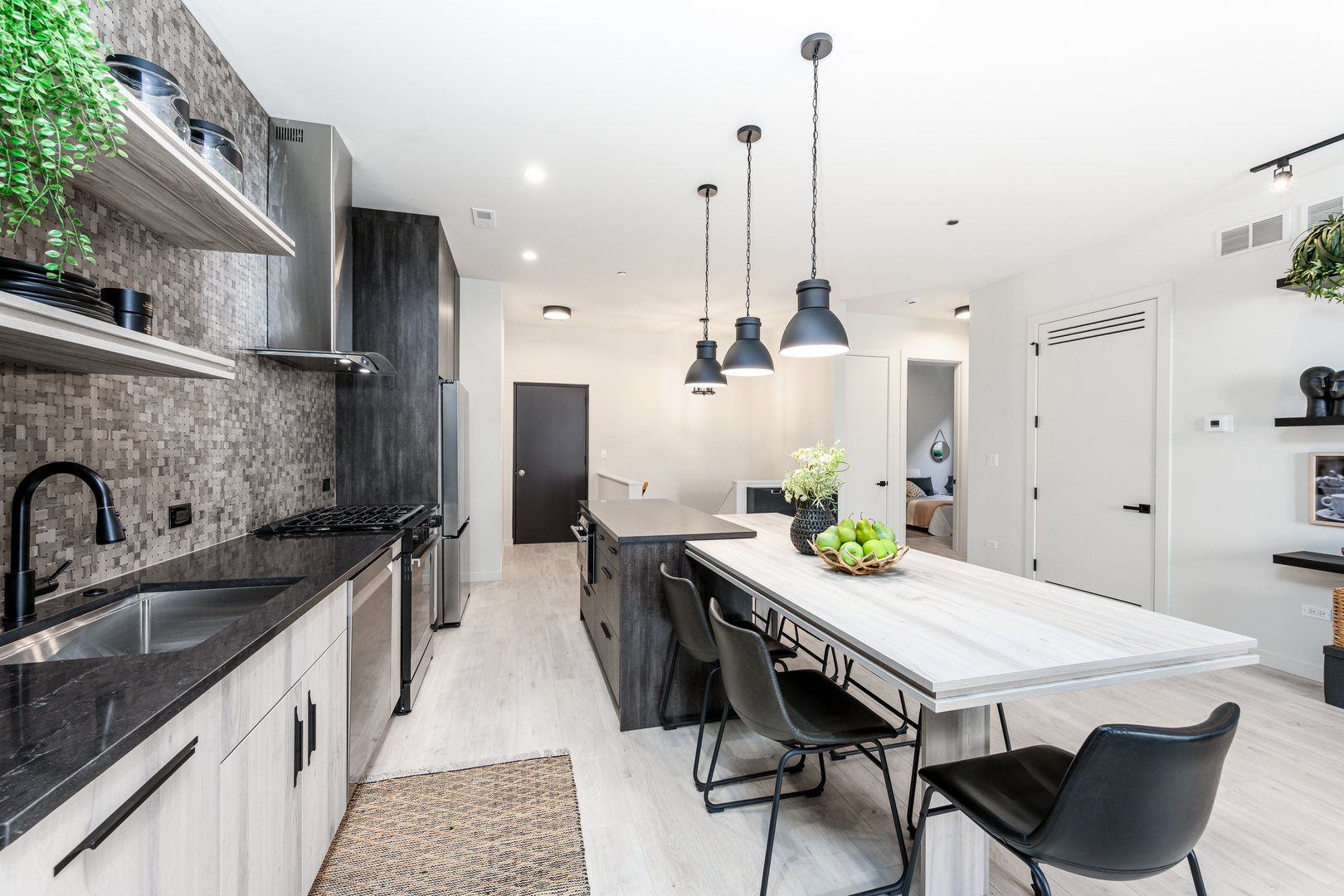 2135 West Cermak Road, Unit 1N Chicago, IL 60608 - Photo 6 of 20