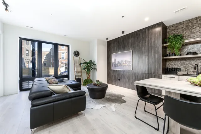 $625,000 | 2135 West Cermak Road, Unit 1N, Chicago, IL 60608