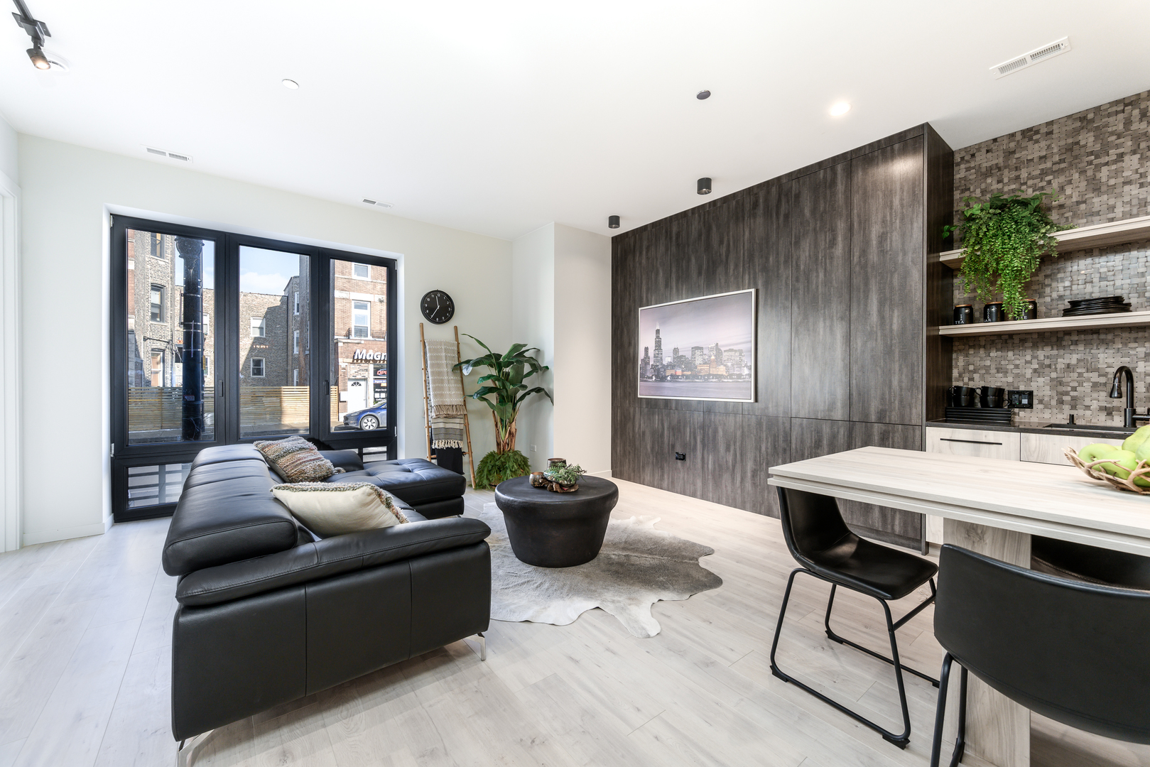 2135 West Cermak Road, Unit 1N Chicago, IL 60608 - Photo 7 of 20