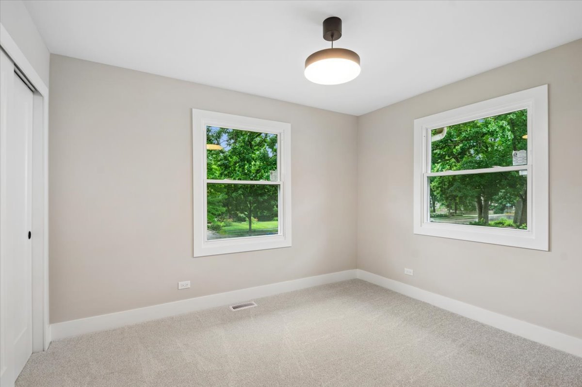 5624 Dunham Road Downers Grove, IL 60516 - Photo 12 of 25 Gallery Image 12