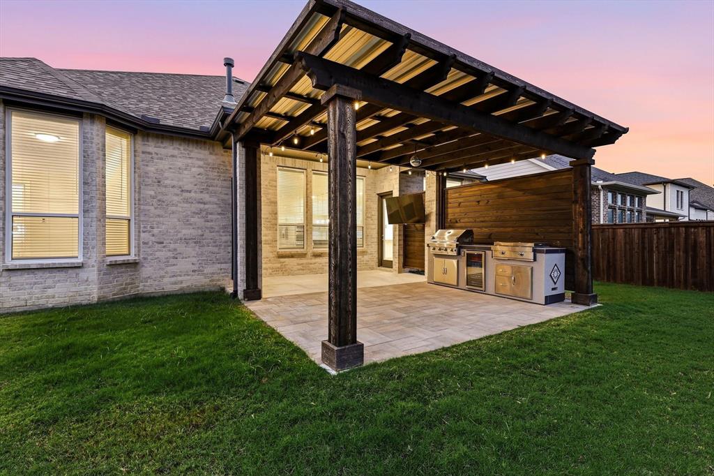 4230 Crown Run Road Midlothian, TX 76065 - Photo 37 of 40 This patio is to die for.