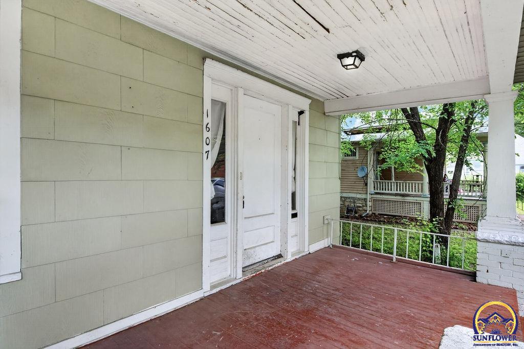 1607 Southwest Buchanan Street Topeka, KS 66604 - Photo 5 of 34
