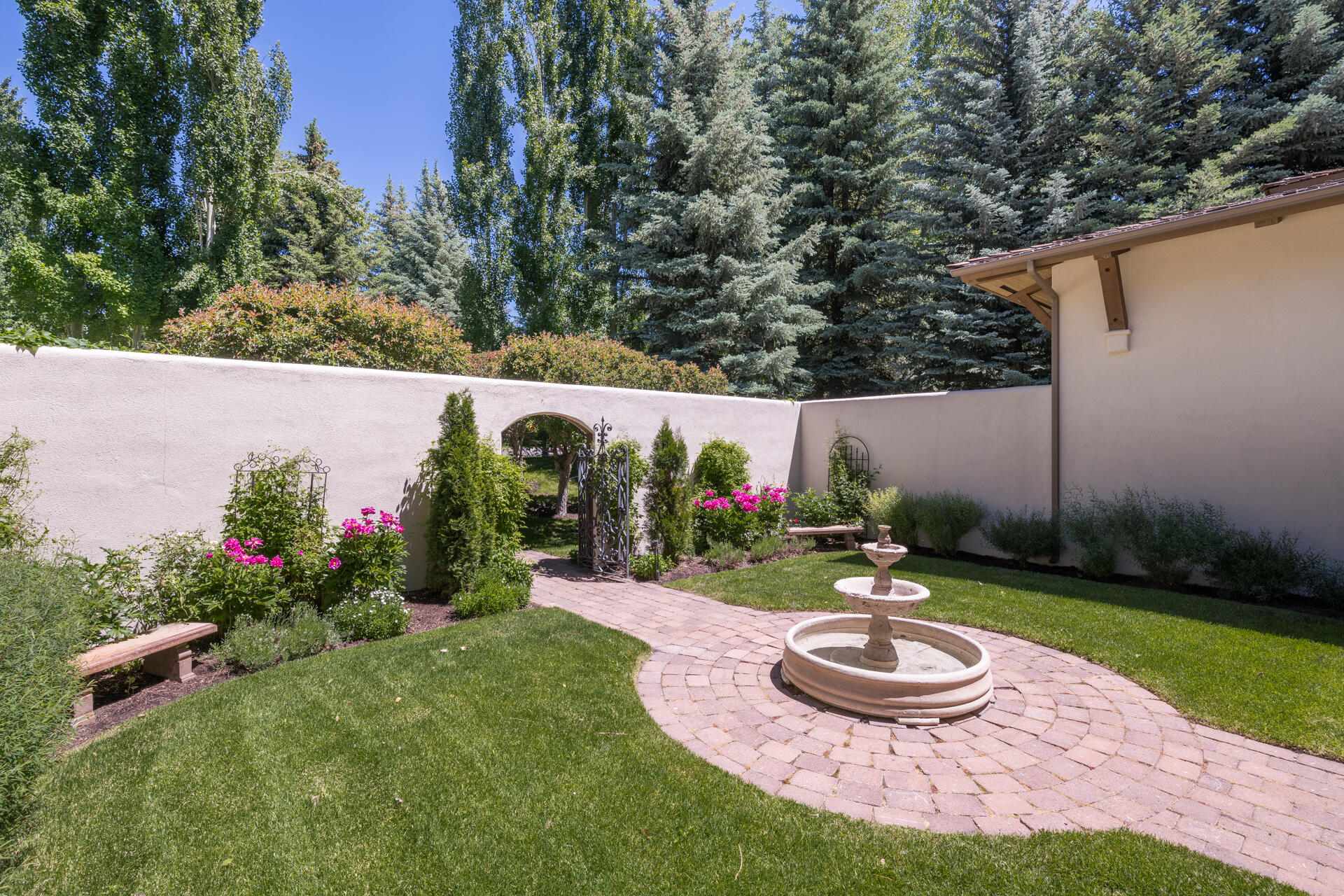 5 Willow Road Sun Valley, ID 83353 - Photo 42 of 55 Courtyard