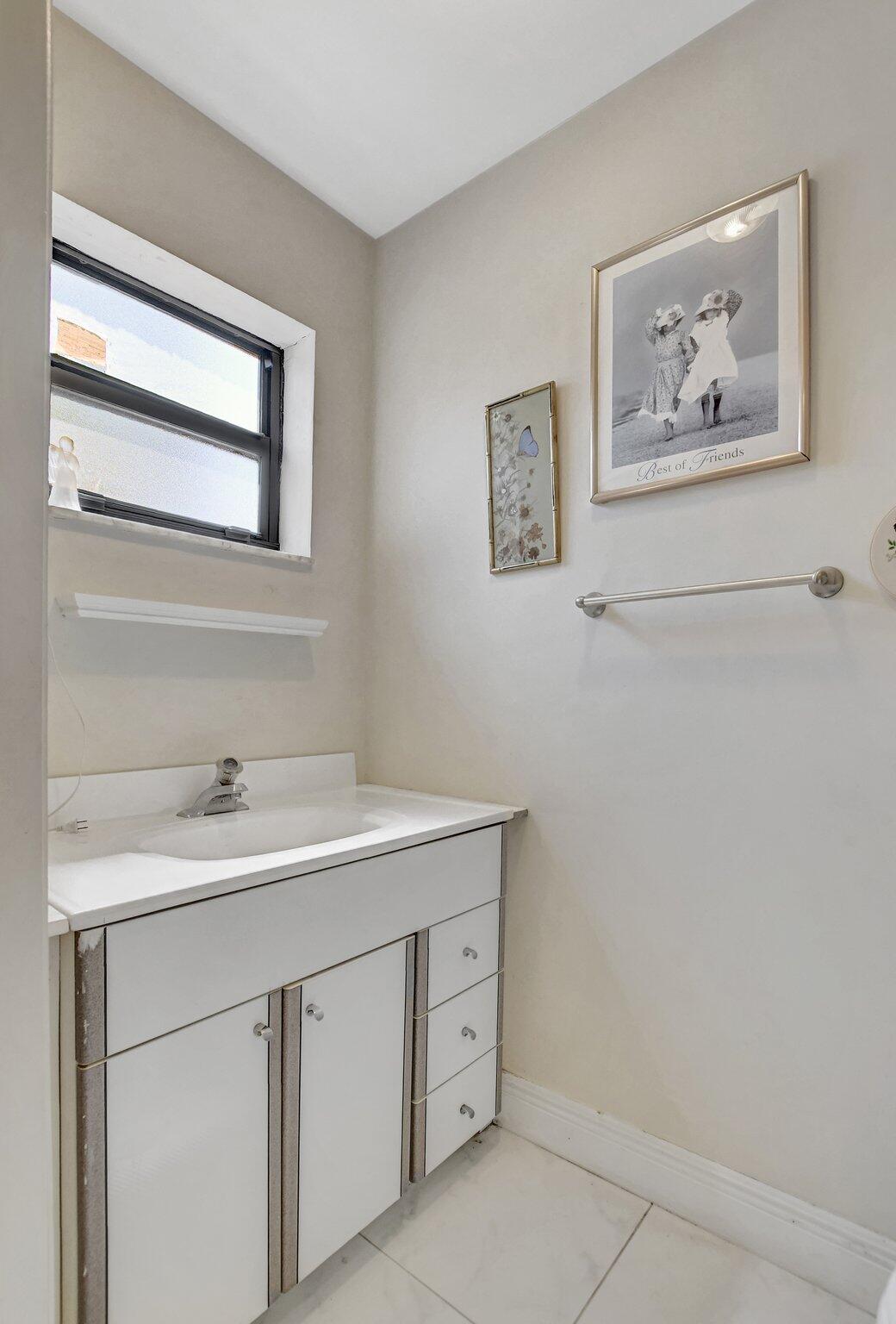 23359 Southwest 55th Way, Unit H Boca Raton, FL 33433 - Photo 8 of 41 Half bath downstairs1