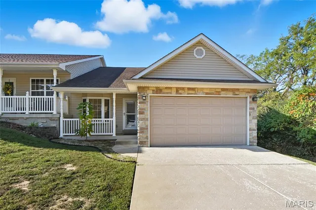 $259,900 | 2715 Royal Oak Drive, High Ridge, MO 63049