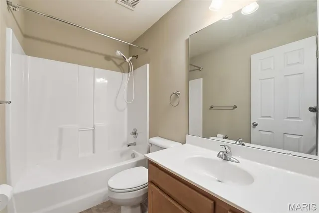 $259,900 | 2715 Royal Oak Drive, High Ridge, MO 63049