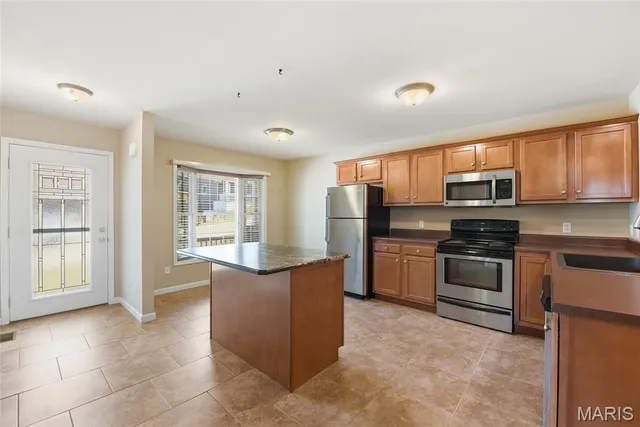 $259,900 | 2715 Royal Oak Drive, High Ridge, MO 63049