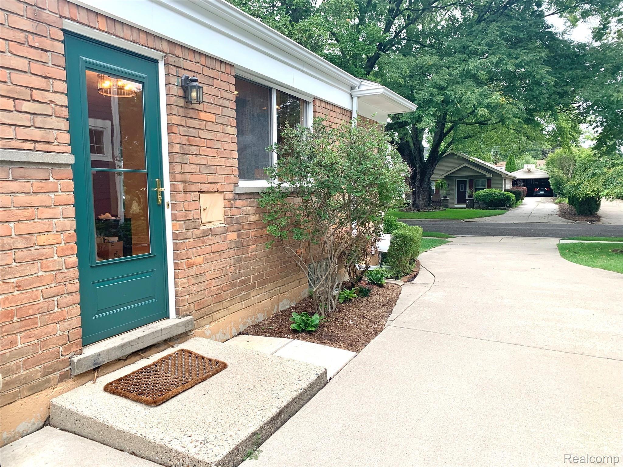 213 North Alice Avenue Rochester, MI 48307 - Photo 19 of 25 IMG_0320.jpeg
