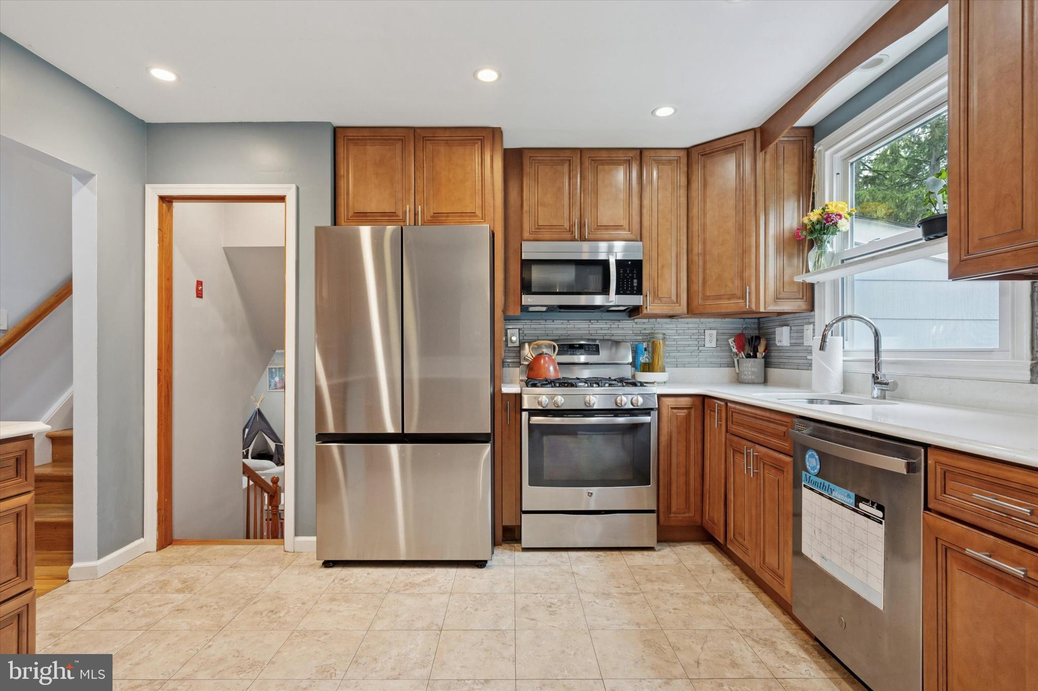 2259 Oakfield Road Warrington, PA 18976 - Photo 16 of 55 Stainless Steel Appliance