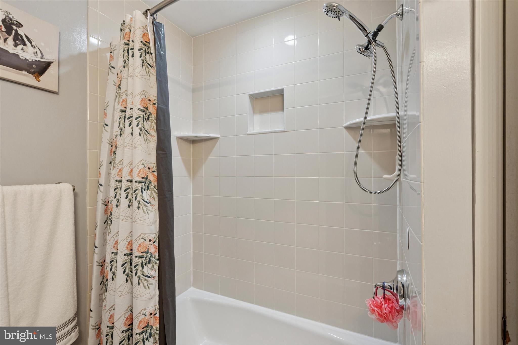 2259 Oakfield Road Warrington, PA 18976 - Photo 37 of 55 Hallway Full Bath
