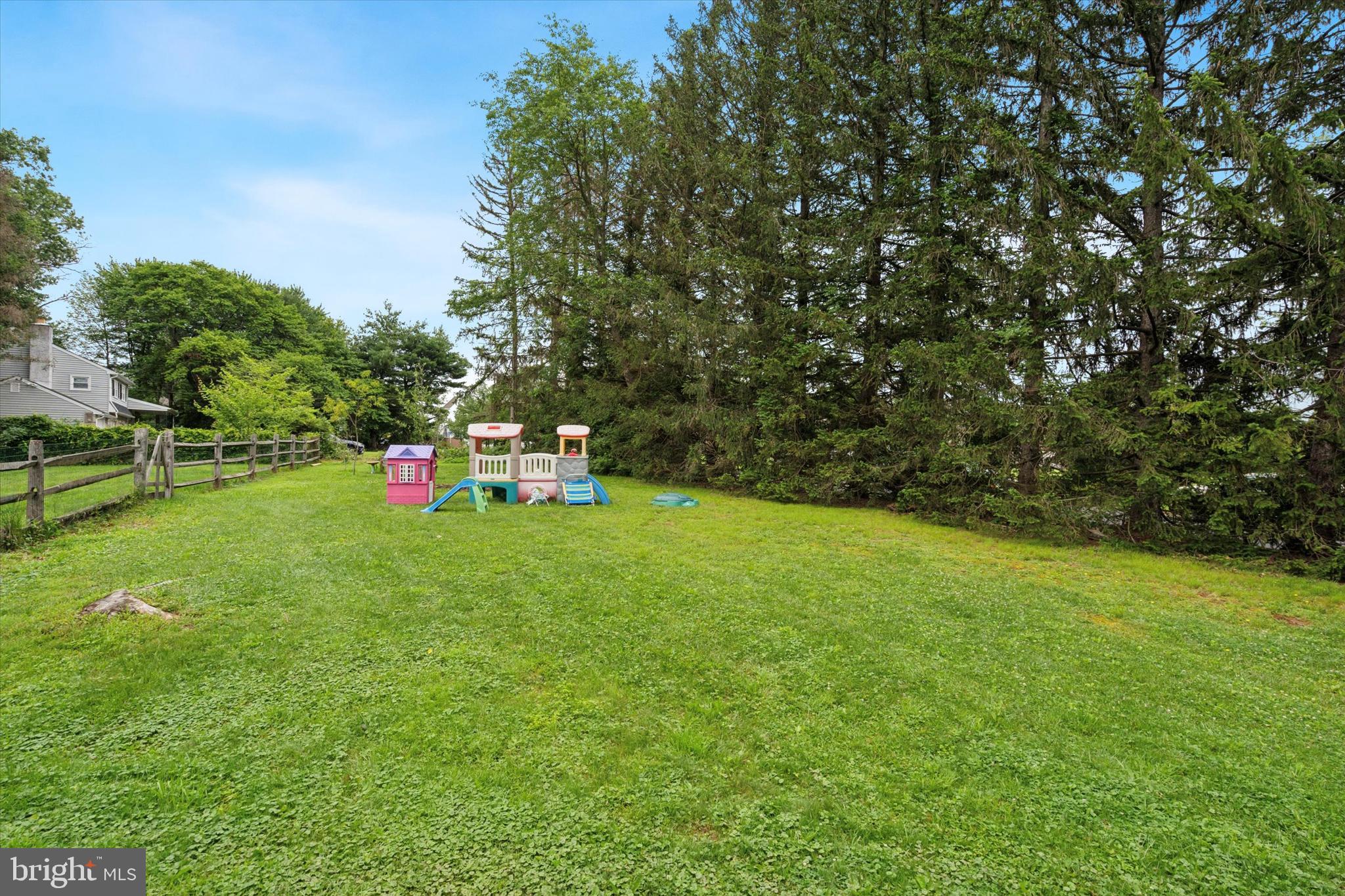 2259 Oakfield Road Warrington, PA 18976 - Photo 47 of 55 Large rear and side yards