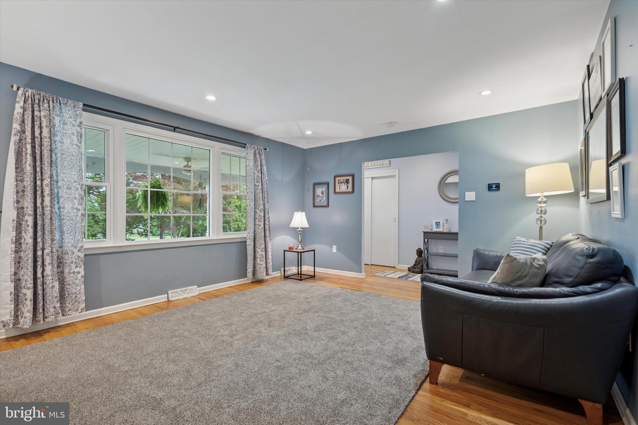 2259 Oakfield Road Warrington, PA 18976 - Photo 8 of 55 Living Room
