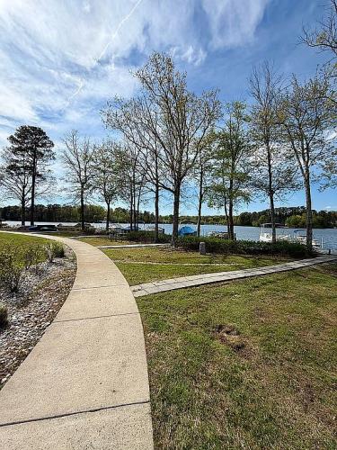 6430 Lookout Point Circle Midlothian, VA 23112 - Photo 3 of 36