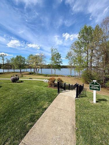 6430 Lookout Point Circle Midlothian, VA 23112 - Photo 34 of 36