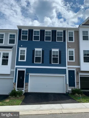 $2,900 | 3969 Shire Meadow Lane, Triangle, VA 22172