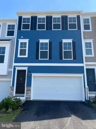 $2,900 | 3969 Shire Meadow Lane, Triangle, VA 22172