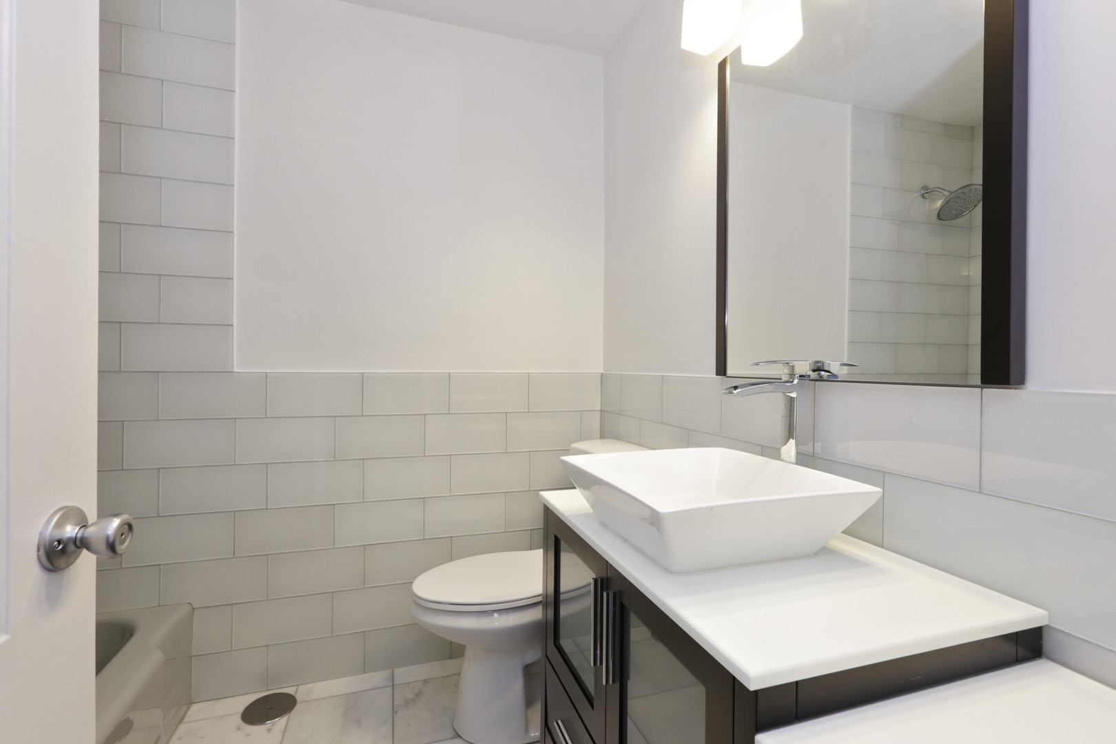 5701 North Sheridan Road, Unit 22H Chicago, IL 60660 - Photo 9 of 10 a bathroom with a sink toilet and mirror