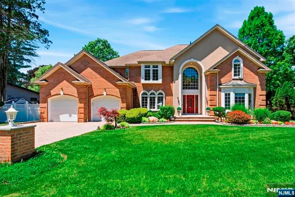 $2,218,000 | 18 Henmar Drive, Closter, NJ 07624