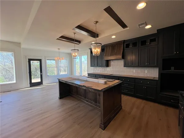 $549,900 | 11717 East 231st Street, Peculiar, MO 64078