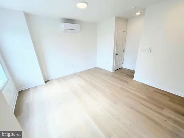 $1,600 | 5031 West Girard Avenue, Unit 2, Philadelphia, PA 19131