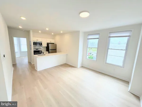 $1,600 | 5031 West Girard Avenue, Unit 2, Philadelphia, PA 19131