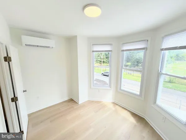 $1,600 | 5031 West Girard Avenue, Unit 2, Philadelphia, PA 19131