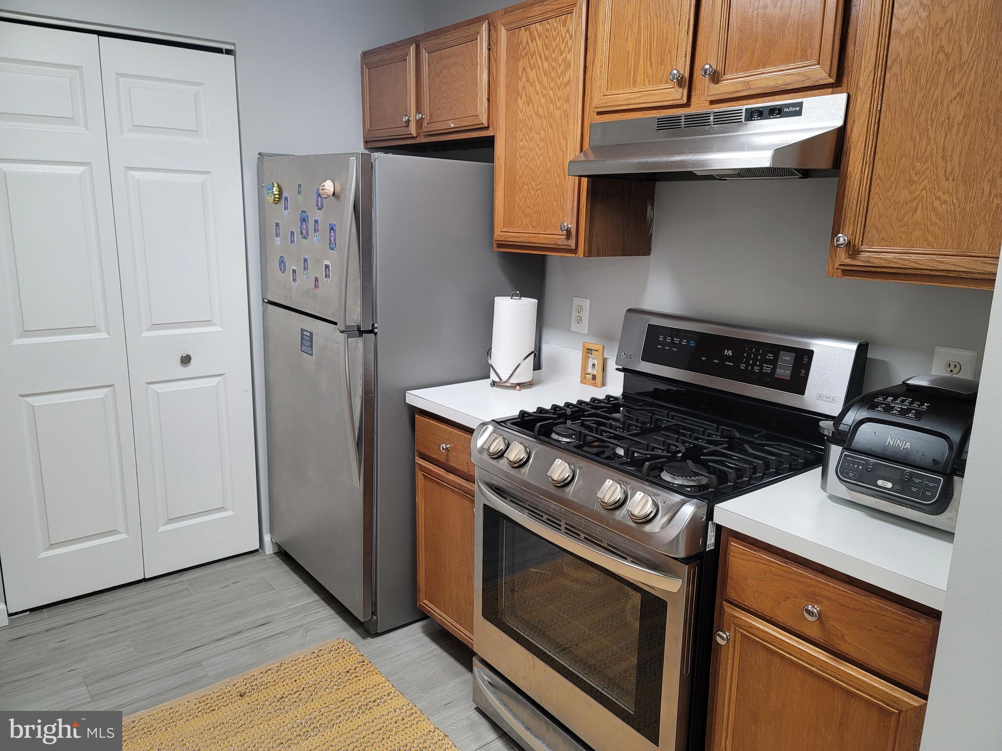 14154 Cuddy Loop Woodbridge, VA 22193 - Photo 13 of 26 gas range