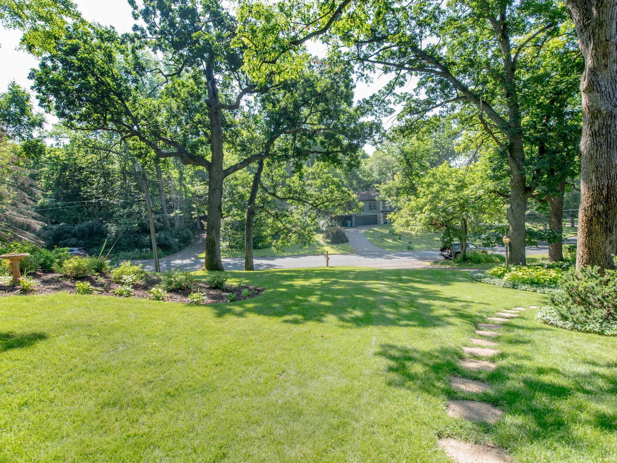 8218 Oakmere Road Bloomington, MN 55438 - Photo 8 of 53