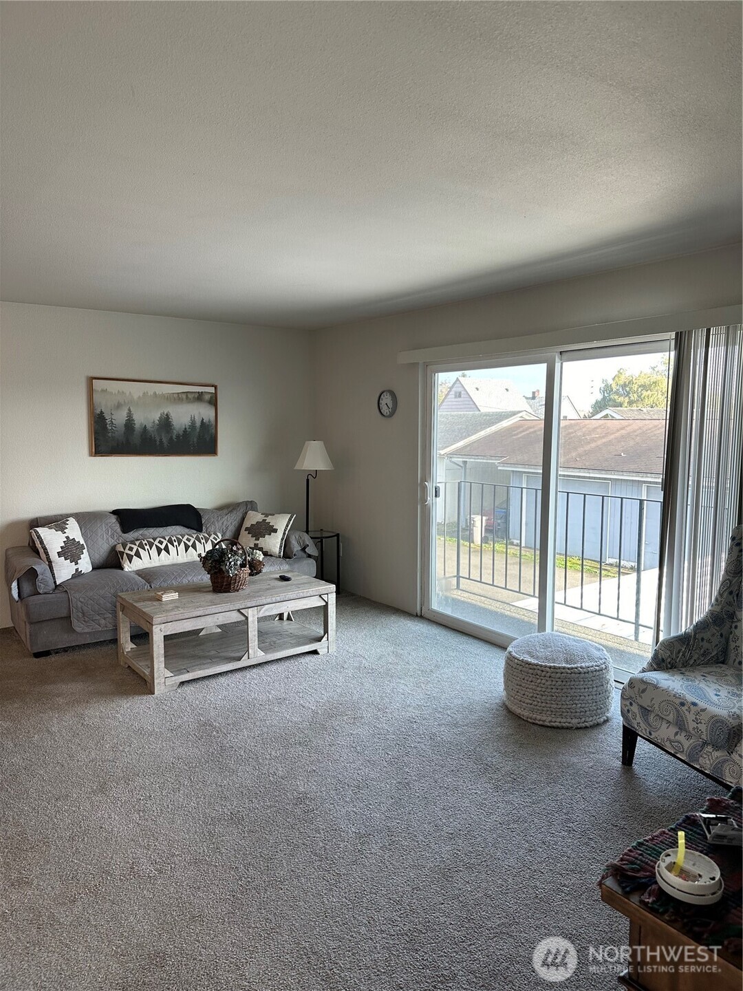 1111 West Market Street Aberdeen, WA 98520 - Photo 21 of 40 a living room with furniture and a large window