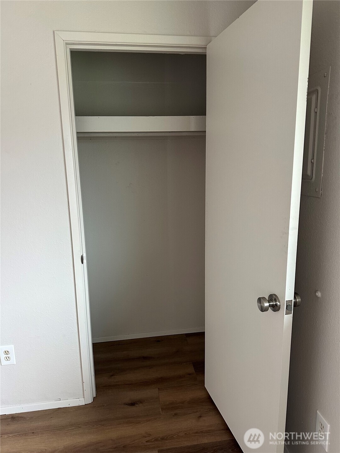 1111 West Market Street Aberdeen, WA 98520 - Photo 5 of 40 a view of room