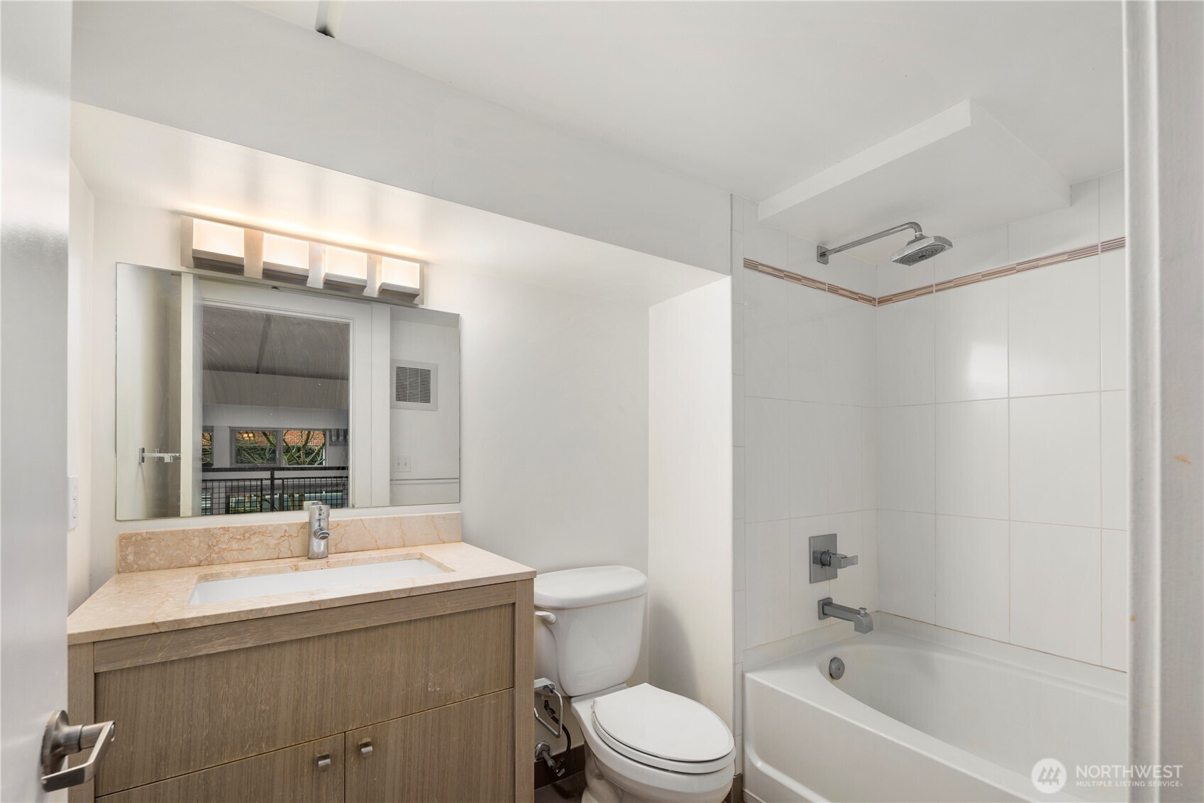 530 Broadway East, Unit 114 Seattle, WA 98102 - Photo 21 of 35